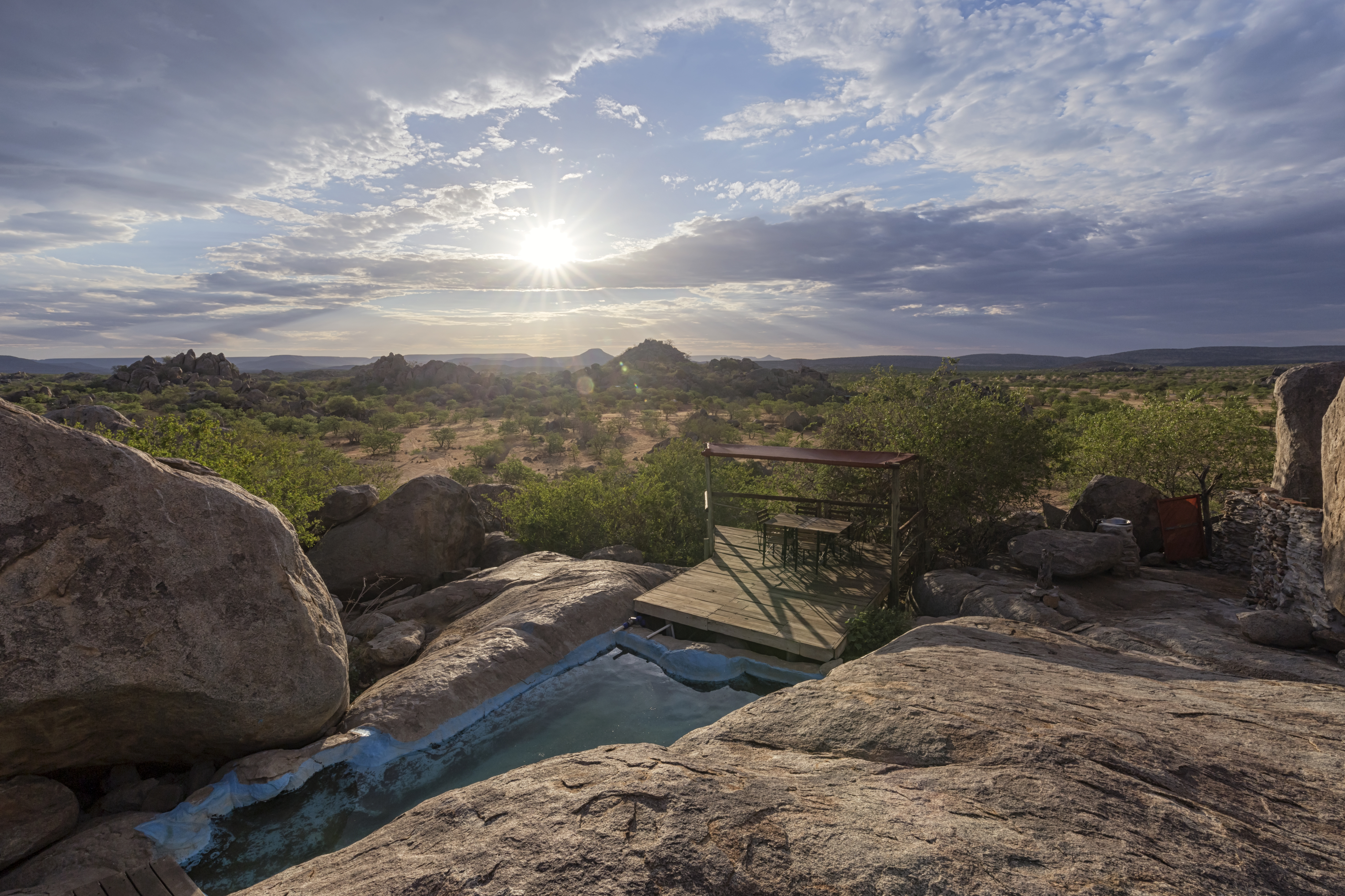 Hoada Swimming Pool in Granite Boulders