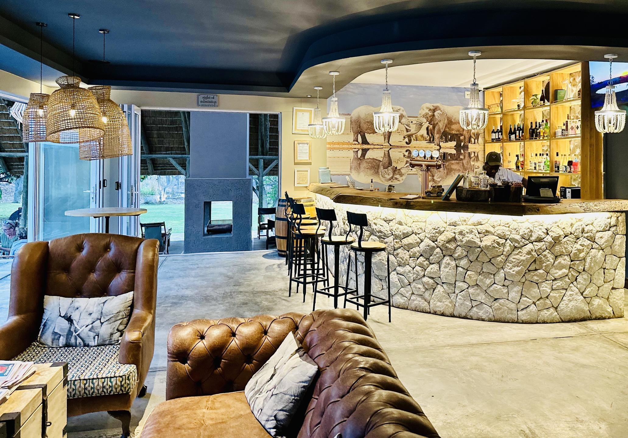 Bar and Lounge at Toshari Lodge